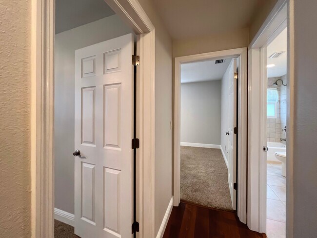 Building Photo - 1858 Oak Park Dr S