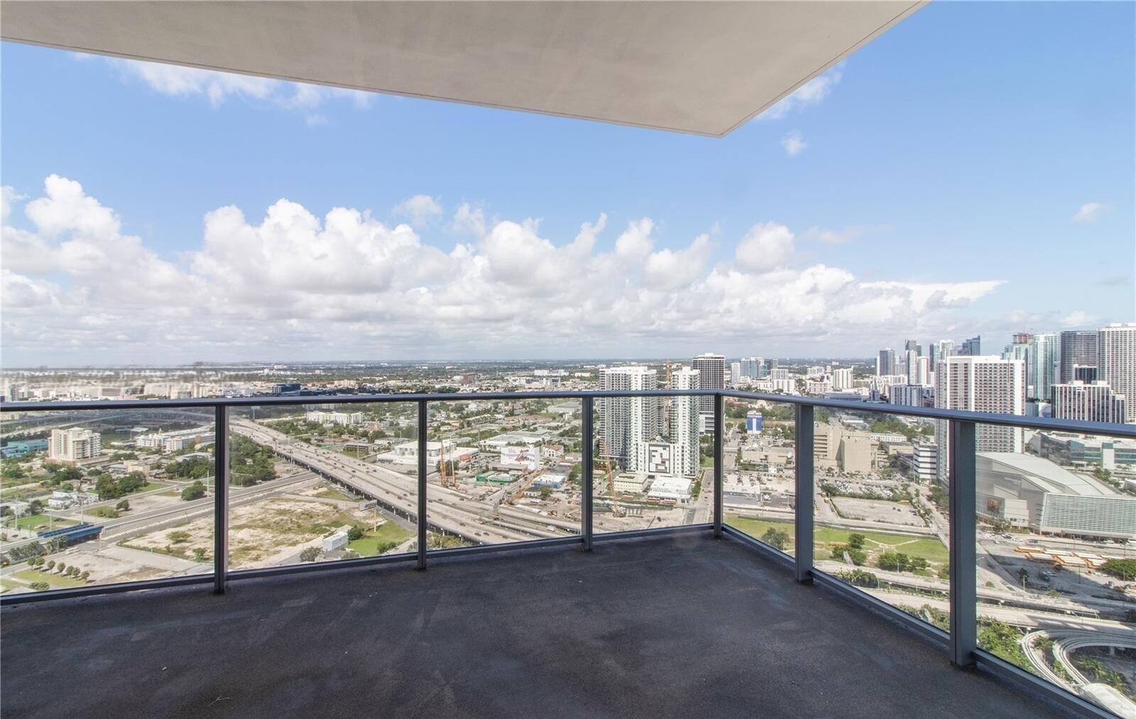 Building Photo - 851 NE 1st Ave