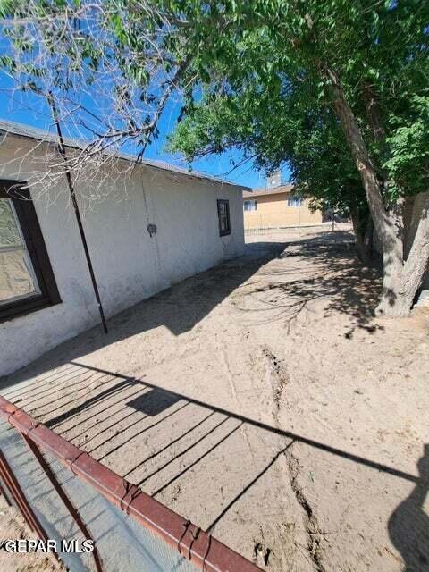 Building Photo - 619 NE Camp St