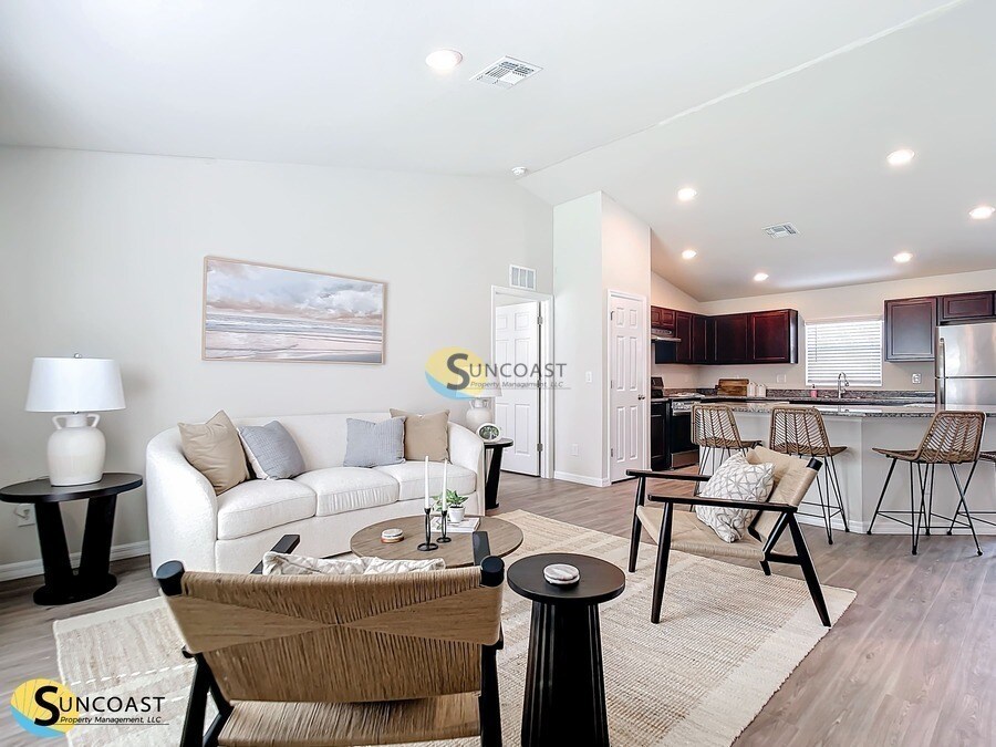 Building Photo - 11 Roxton Ln