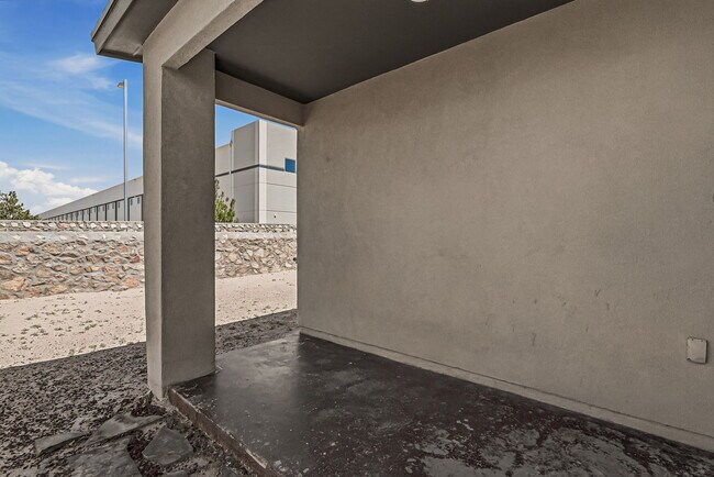 Building Photo - 125 Via Rojas