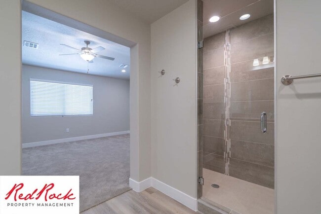 Building Photo - Modern 4-Bed Townhome in Hurricane Heights