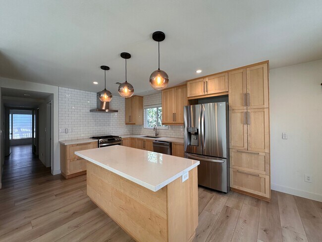 Building Photo - 421 Larry Ln