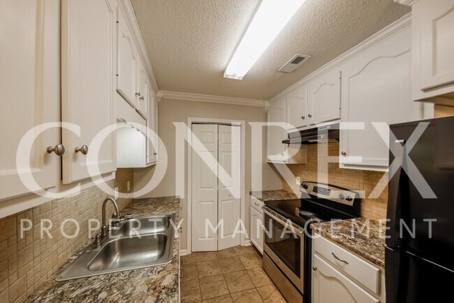 Building Photo - Fantastic 3 Bedroom