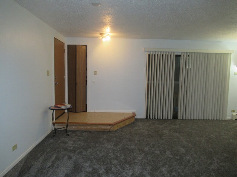 Building Photo - 9 Cedar Ct