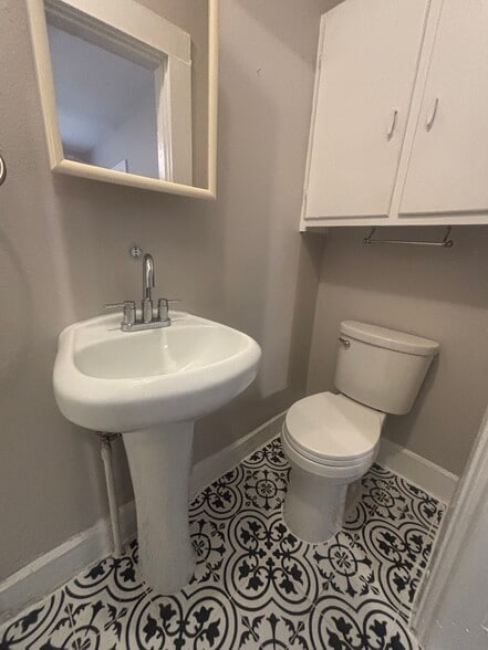 Building Photo - 1 Bed/1 Bath - Unit 6