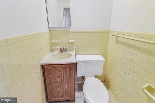 Building Photo - 1208 Pinewood Dr