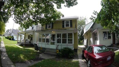 Building Photo - 915 Woodstock Ave