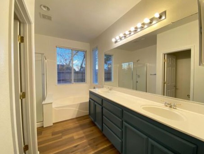 Building Photo - Amazing (Natomas) 4/2 Single Story!  Please read ad for viewings.