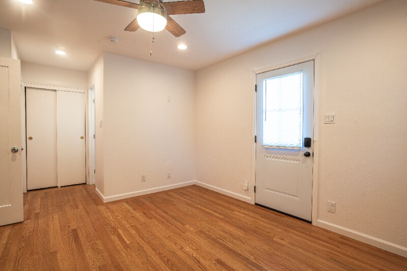 Building Photo - 3985 Royal Arch Dr