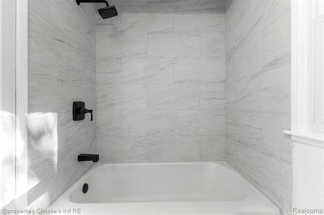 Building Photo - 10842 Nottingham Rd