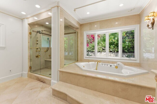 Building Photo - 1725 Loma Vista Dr