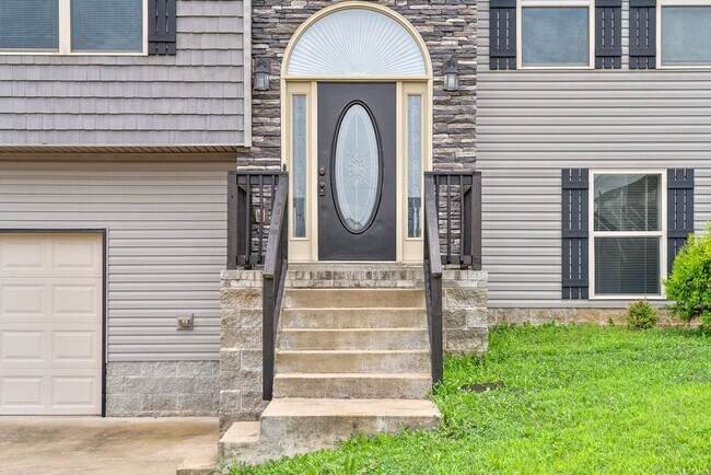 Building Photo - Pet Friendly Four Bedroom with Basement!