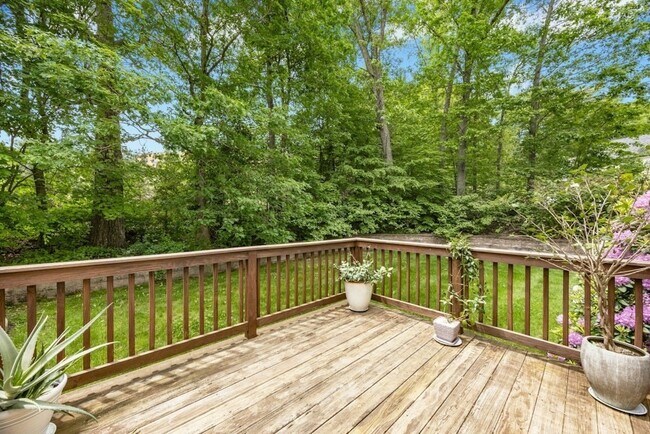 Building Photo - 2 Arrowhead Ln