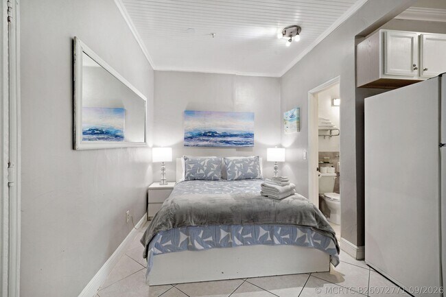 Building Photo - 3710 Collins Ave