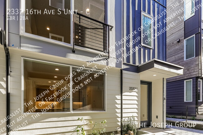 Building Photo - 2337 16th Ave S