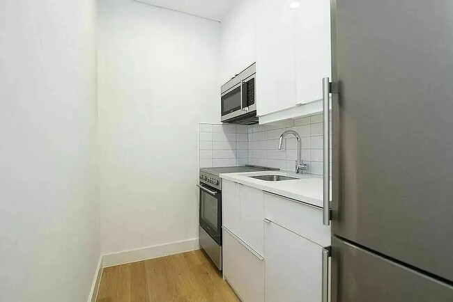 Building Photo - 59 Thompson St