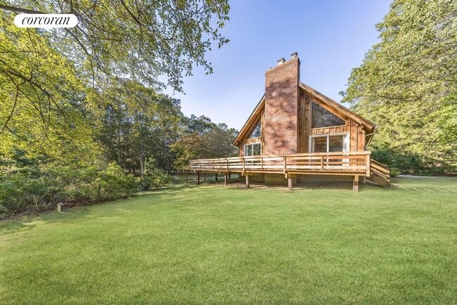 Building Photo - 83 3 Mile Harbor Dr