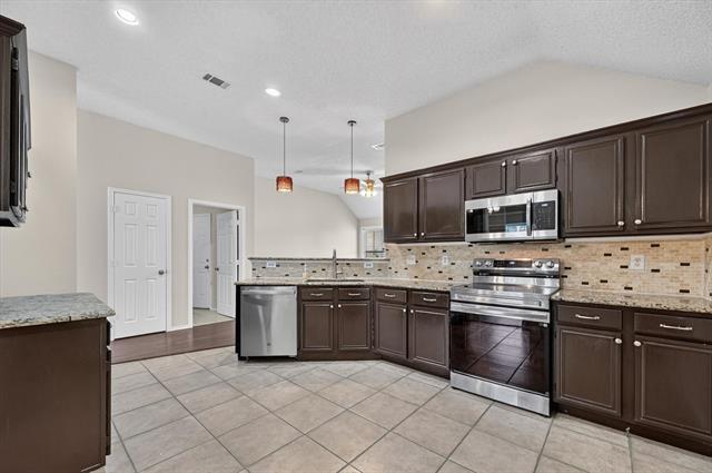 Building Photo - 3960 Bexhill Dr