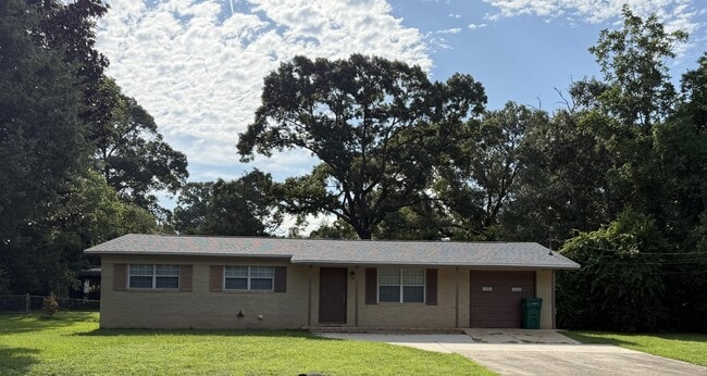 Primary Photo - 5825 Reinke Dr