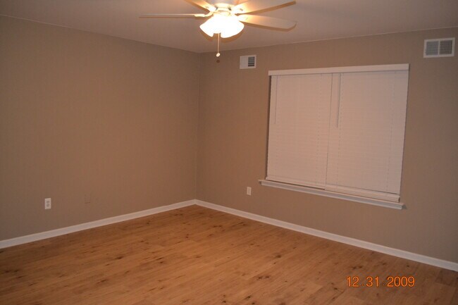 Building Photo - 51 Brookside Ln