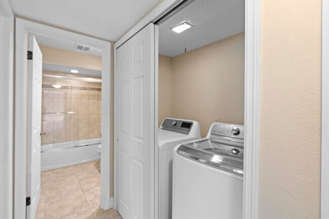 Building Photo - Lakefront lifestyle in this stunning 3-bed...