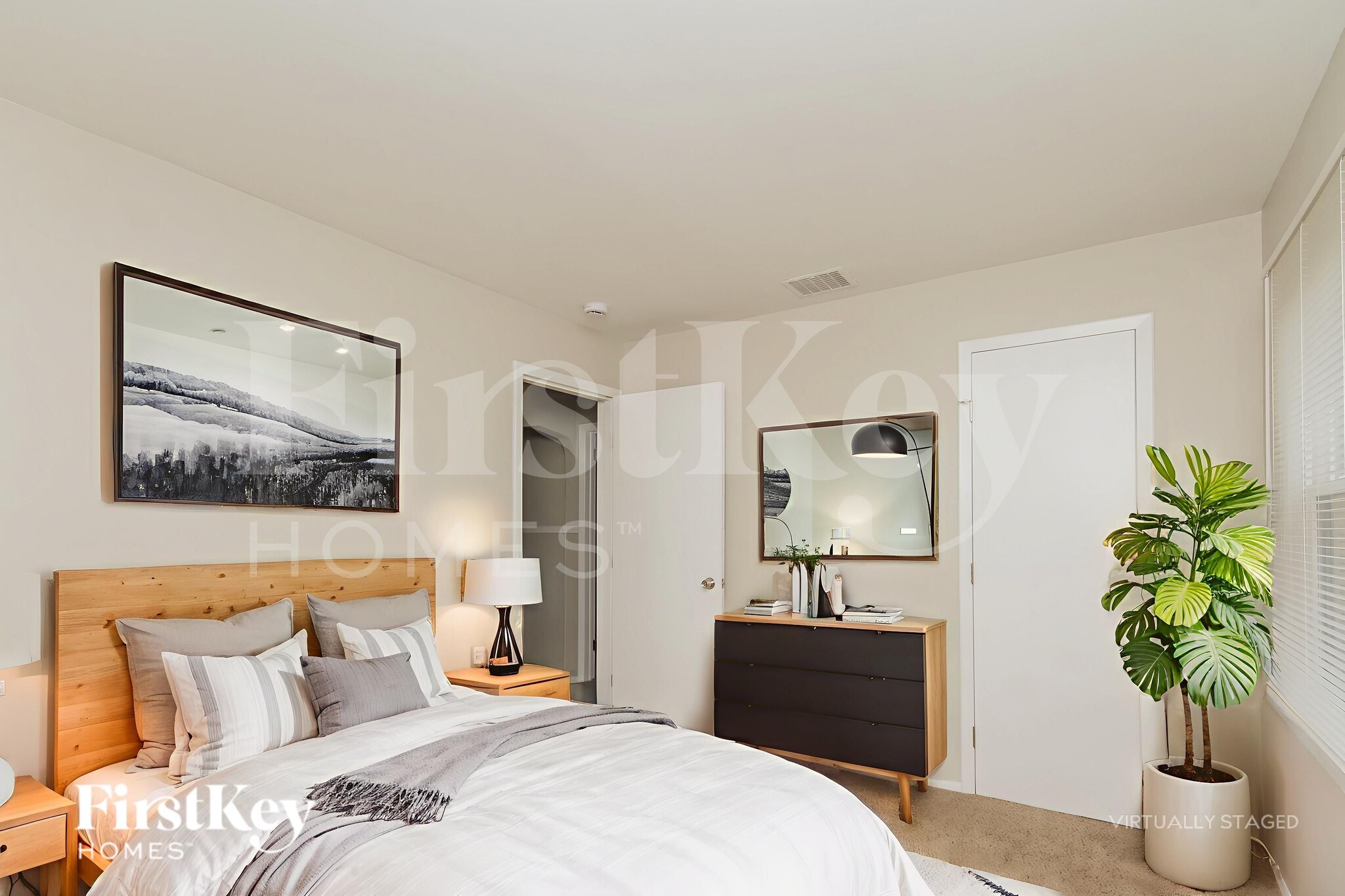 Building Photo - 639 N Martha St