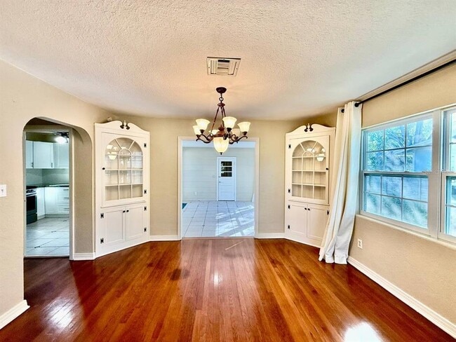 Building Photo - 301 N Madison Ave