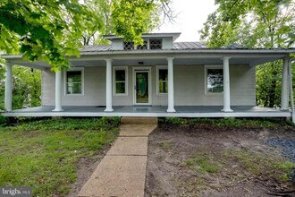 Building Photo - 422 Hainesport Lumberton Rd