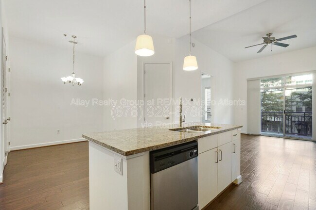 Building Photo - 711 Cosmopolitan Dr NE