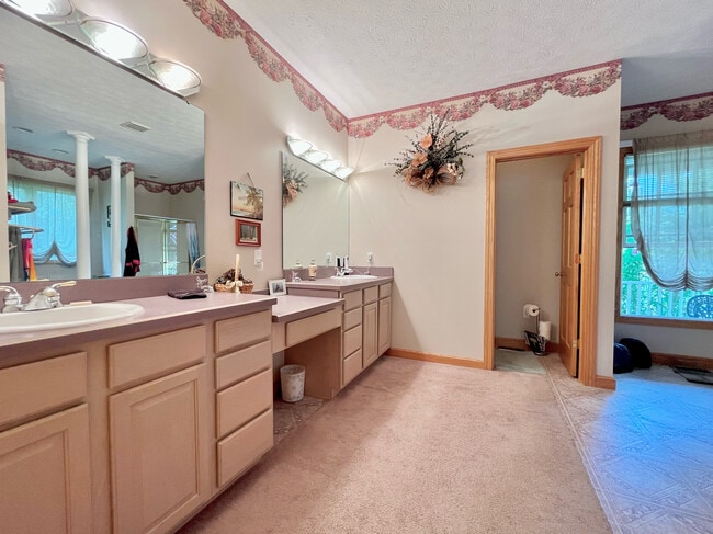 Building Photo - 6286 Fenn Rd