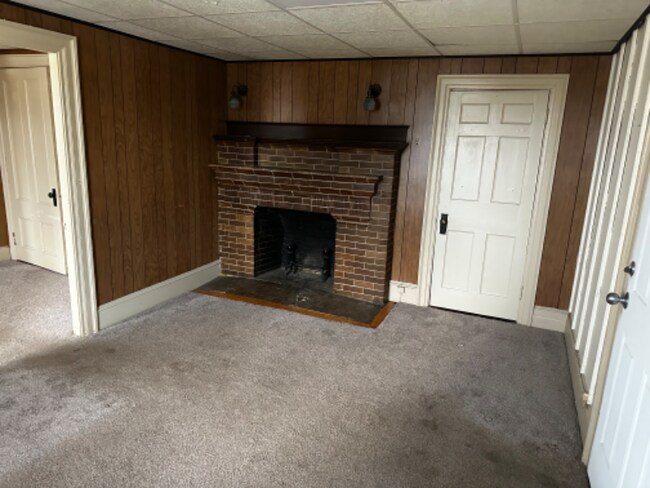 Building Photo - 243 Main St