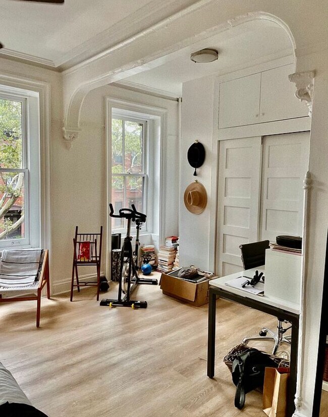 Building Photo - 393 Clermont Ave