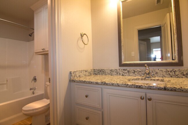 Building Photo - 3 bed 2 bath Duplex - Lubbock Cooper ISD