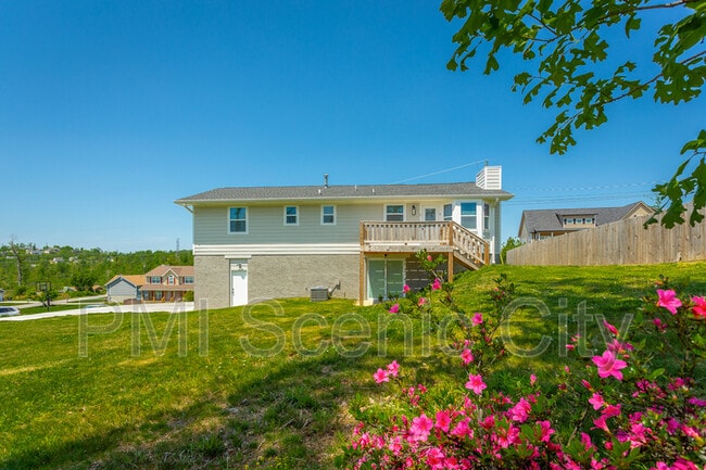 Building Photo - 8128 Fallen Maple Dr