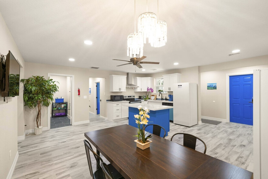 Building Photo - 1307 Diplomat Way