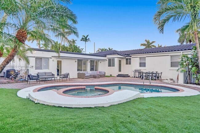 Building Photo - 725 Harrison St