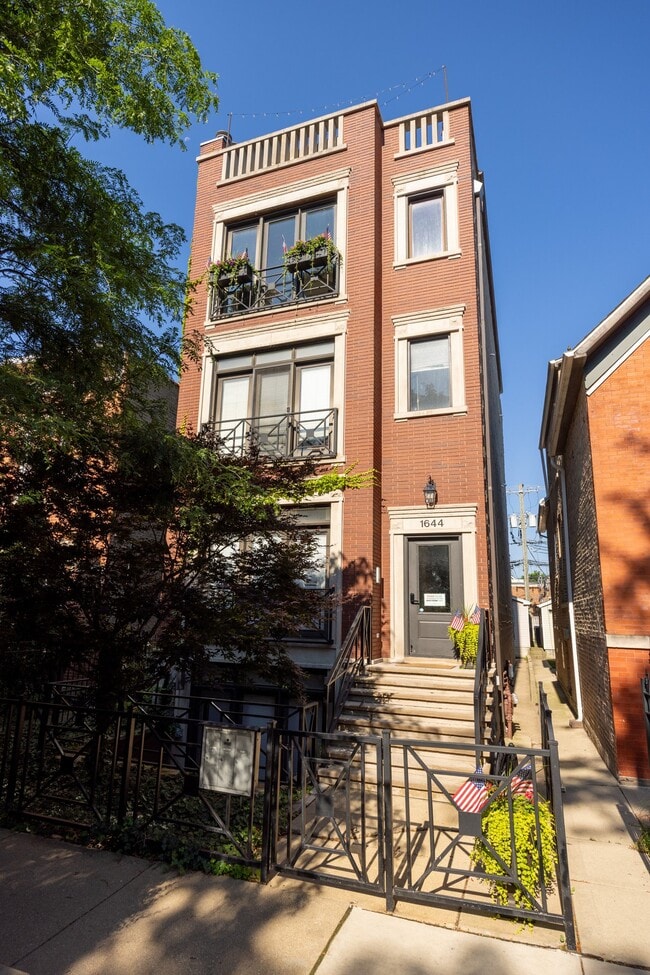 Building Photo - 1644 N Claremont Ave