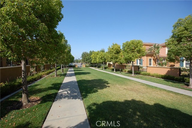 Building Photo - 121 Chantilly