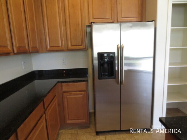 Building Photo - 890 E Doral Ct
