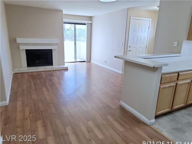 Building Photo - SE / SUNRISE MANOR 2ND FLOOR UNIT IN GATED...