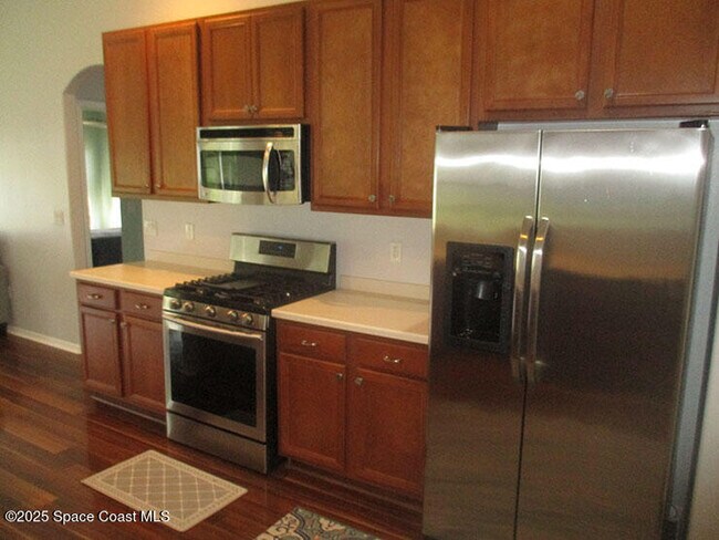 Building Photo - 935 Southlakes Way SW