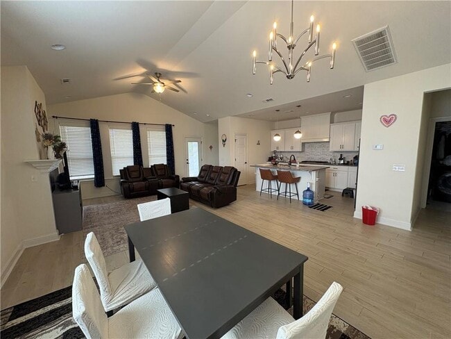 Building Photo - 5200 SW Kemptown Pl