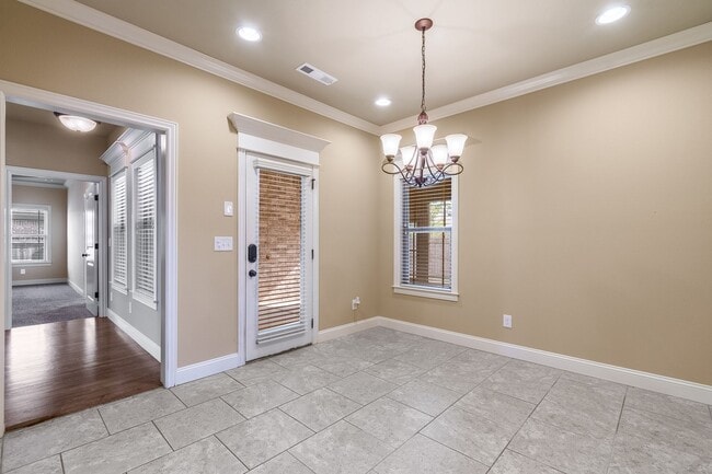 Building Photo - Beautiful Luxury Home!