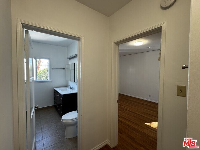 Building Photo - 1242 Edris Dr