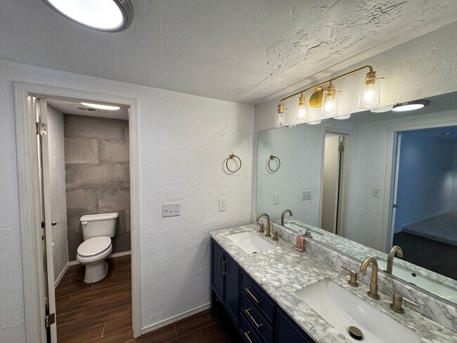 Building Photo - Charming and spacious with thoughtful updates! This 3 bed 2 bath feels new and trendy, schedule y...