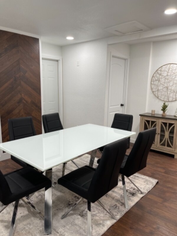 Building Photo - 804 Sheridan St