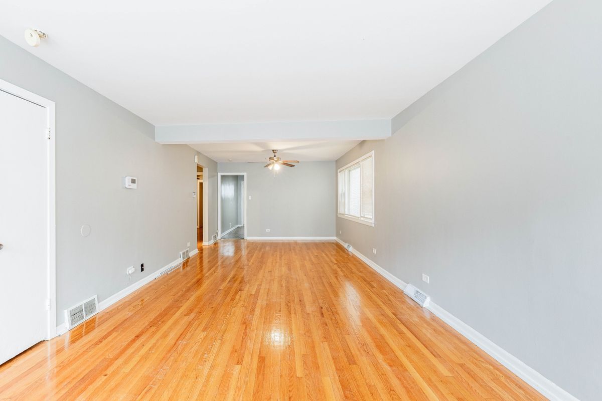 Building Photo - 7637 S Essex Ave