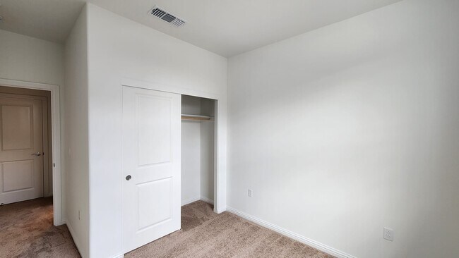 Building Photo - 1565 Pinchot Dr
