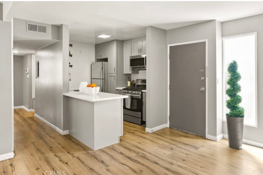 Building Photo - 18620 Hatteras St